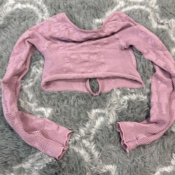 Urban outfitters seamless purple top size Xs   Has key hole design and stretches - Picture 5 of 5